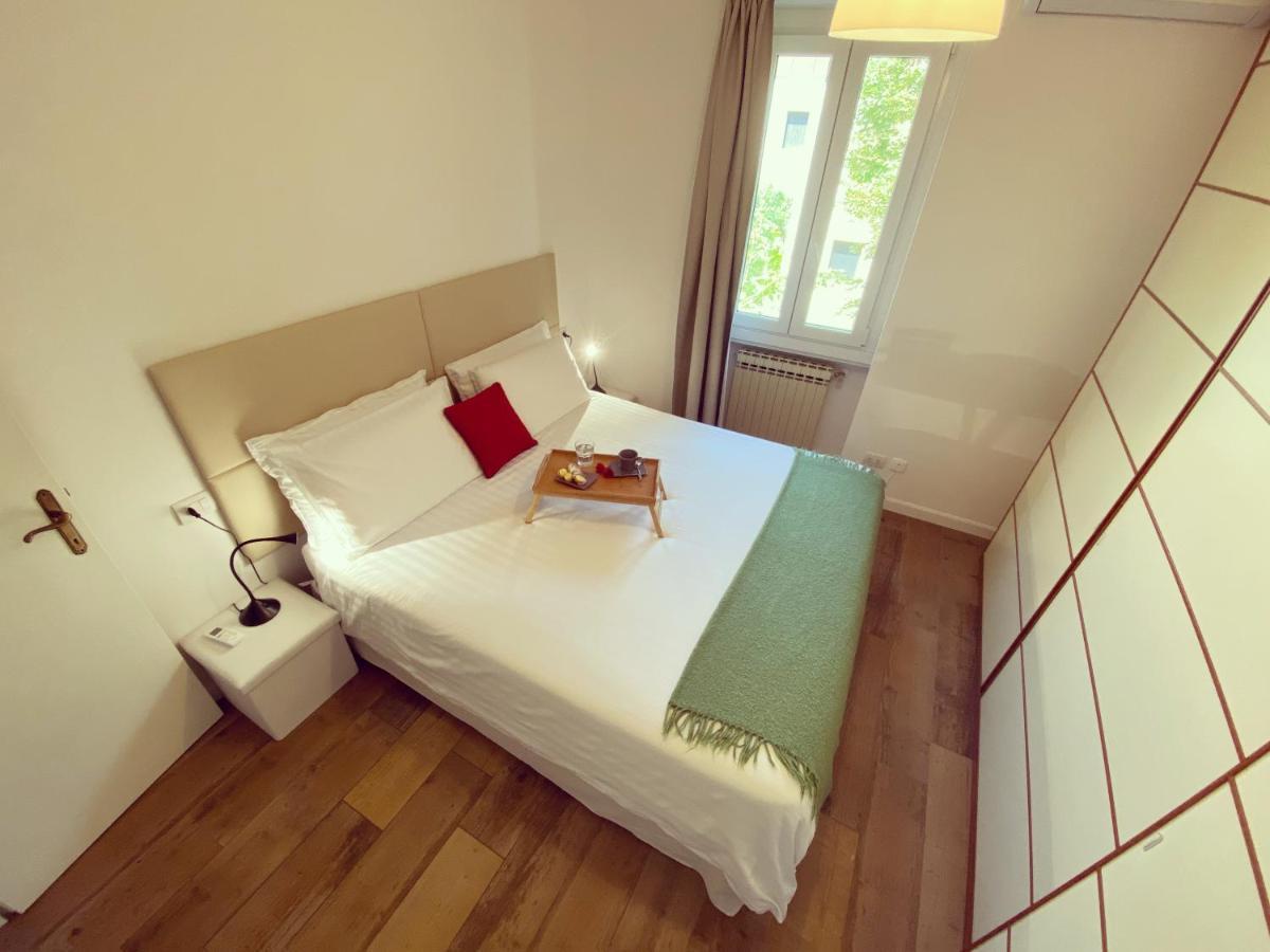 Casa Carolina: King Size Bed Across From Golden Beach 代森扎诺-德尔加达 外观 照片