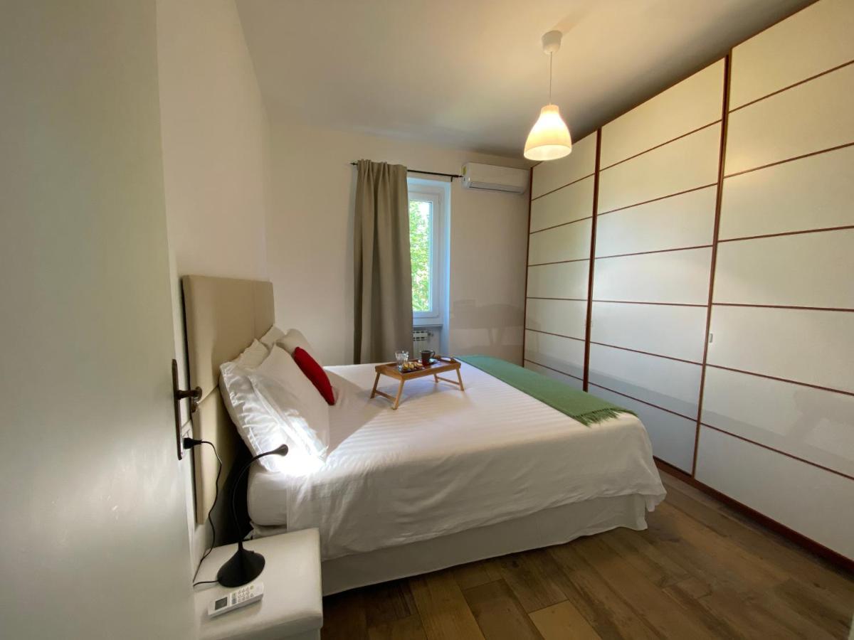 Casa Carolina: King Size Bed Across From Golden Beach 代森扎诺-德尔加达 外观 照片